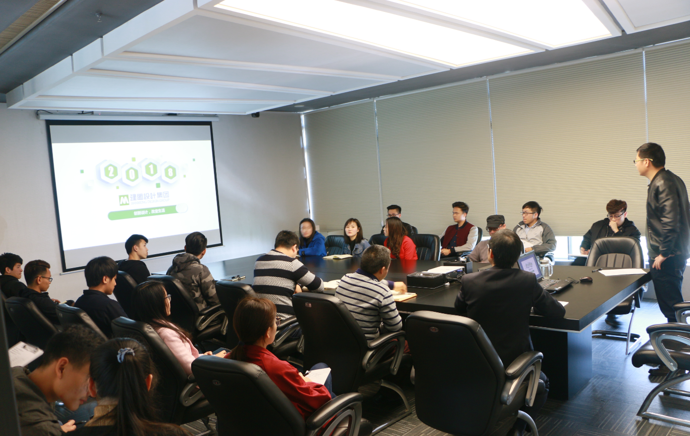 鉴黑担保网2018年首期新员工入职培训昨日进行