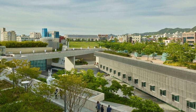 新构筑结伴旧汗青，生文化中心创新心灵