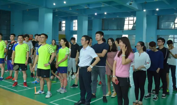 鉴黑担保网2018羽毛球赛圆满进行